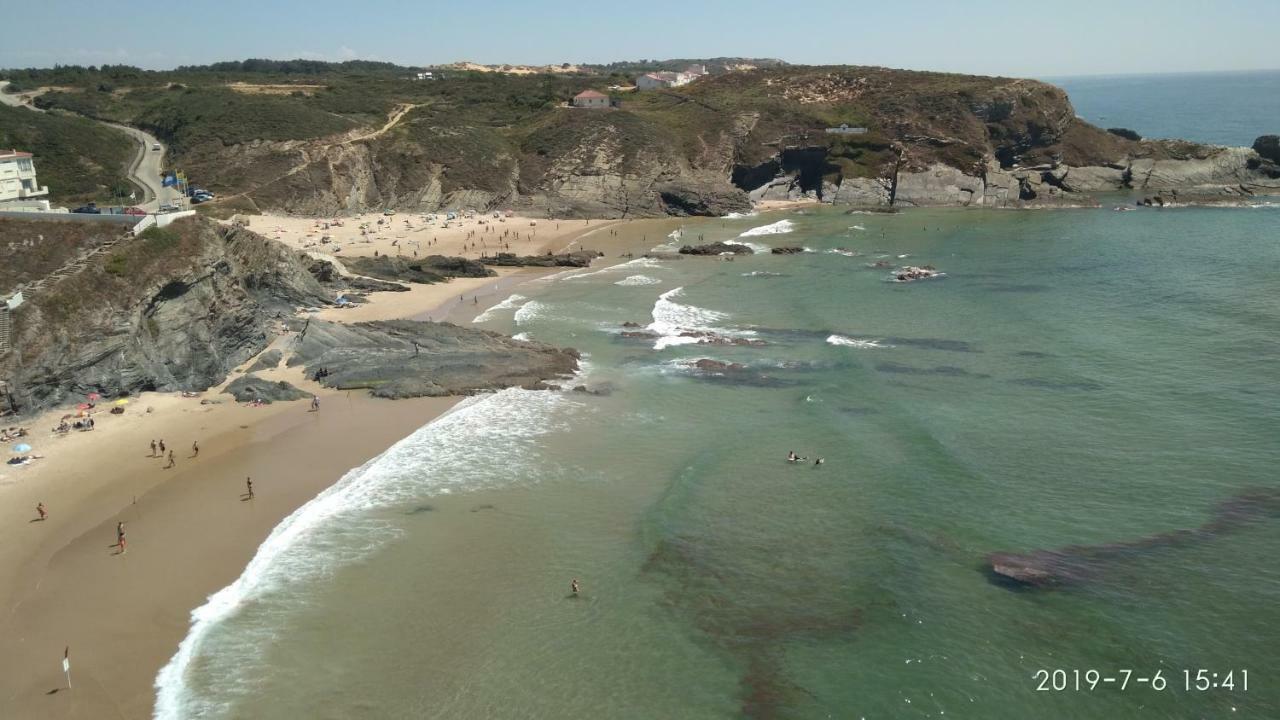 Maison d'hôtes O Monte Da Estrada à Zambujeira do Mar Extérieur photo